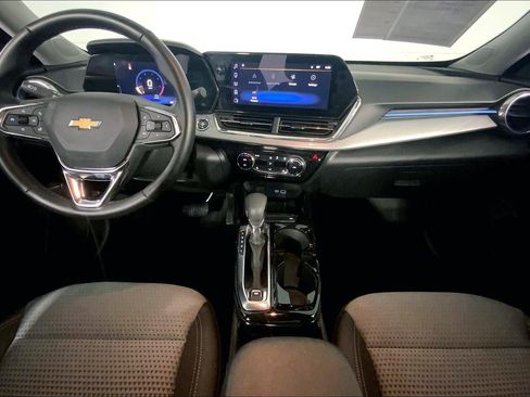 Used 2025 Chevrolet Trax LT w/ LT Convenience Package FWD image 15