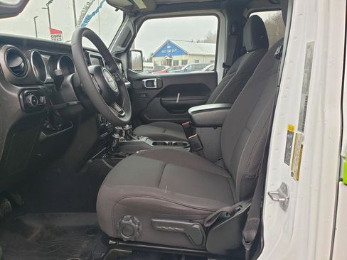 Used 2023 Jeep Wrangler Unlimited Sport image 10