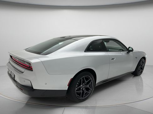 Used 2024 Dodge Charger Daytona R/T w/ Plus Group AWD/4WD image 5