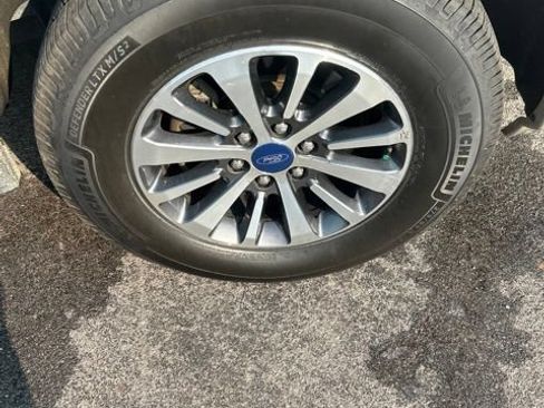Used 2017 Ford Expedition XLT w/ Equipment Group 201A AWD/4WD image 34