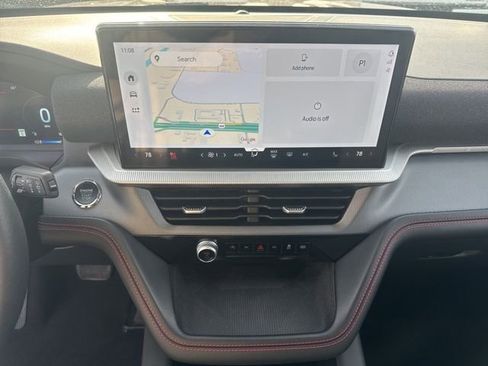 Used 2025 Ford Explorer ST-Line w/ ST-Line Street Pack image 12