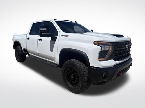 Used 2024 Chevrolet Silverado 2500 ZR2 w/ Technology Package AWD/4WD image 3