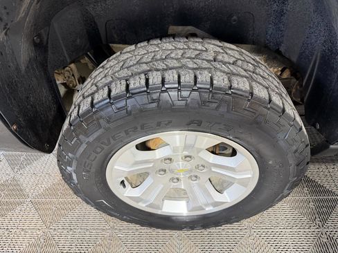 Used 2010 Chevrolet Suburban LT AWD/4WD image 18