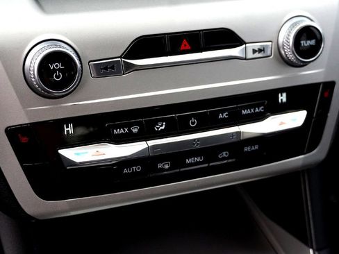 Used 2021 Ford Explorer XLT image 14