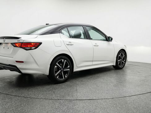 Used 2025 Nissan Sentra SV FWD image 9