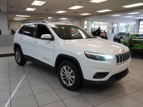 Used 2020 Jeep Cherokee Latitude Plus image 16
