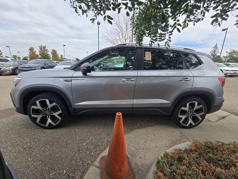 Used 2023 Volkswagen Taos SEL AWD/4WD image 14