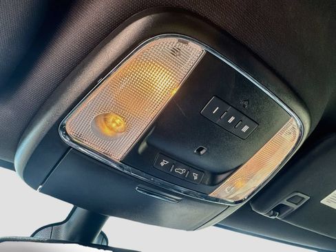 Used 2020 Jeep Grand Cherokee Altitude RWD image 19