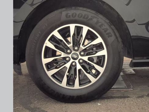 Used 2025 Ford Expedition Platinum AWD/4WD image 26