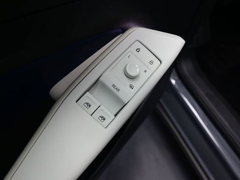 Used 2023 Volkswagen ID.4 Pro S image 10