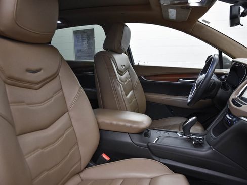 Used 2018 Cadillac XT5 Platinum w/ Driver Assist Package image 15