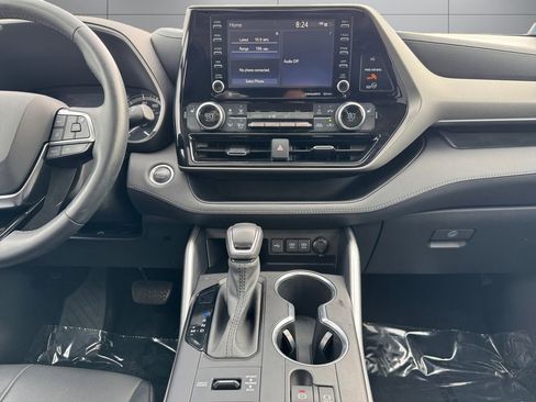 Used 2021 Toyota Highlander XLE AWD/4WD image 15