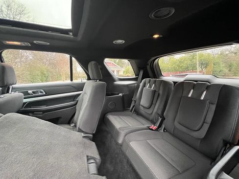 Used 2017 Ford Explorer XLT w/ Equipment Group 201A image 14