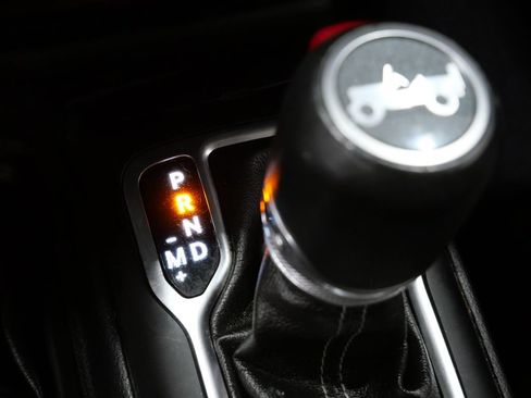 Used 2018 Jeep Wrangler Unlimited Sahara AWD/4WD image 23