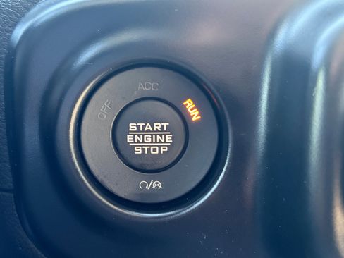 Used 2022 Jeep Wrangler Unlimited Sahara w/ Cold Weather Group AWD/4WD image 22