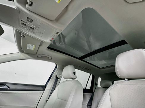 Used 2022 Volkswagen Tiguan SE w/ Panoramic Sunroof Package AWD/4WD image 22