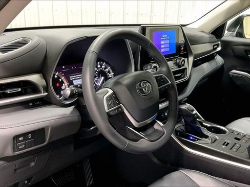 Certified 2024 Toyota Highlander XLE AWD/4WD image 15