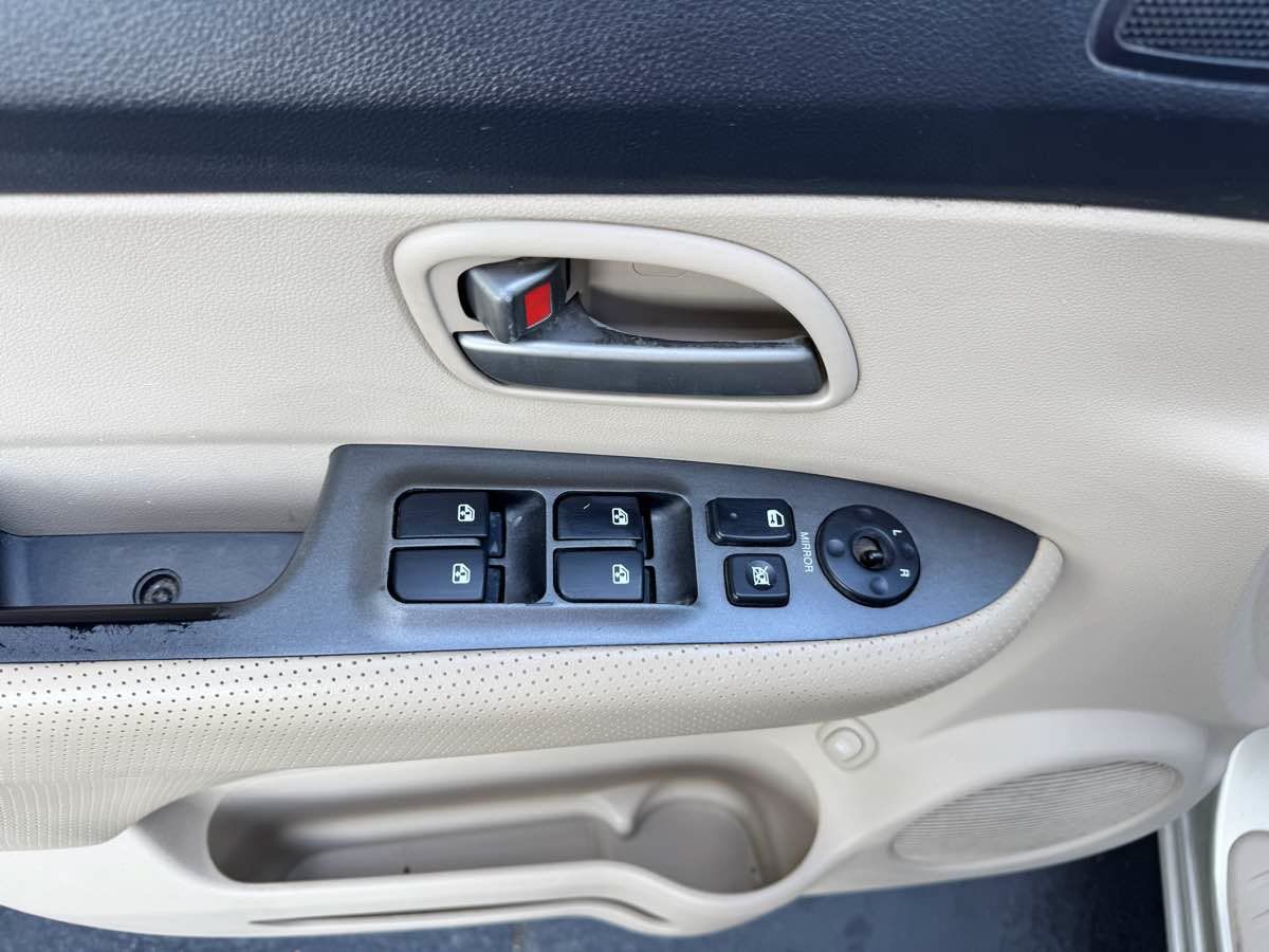 Used 2007 Kia Rondo EX w/ Premium Pkg FWD image 36