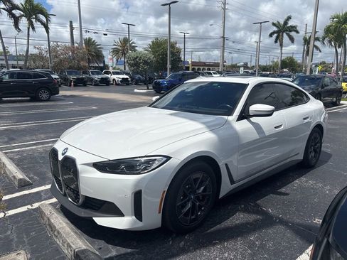 Used 2023 BMW i4 eDrive40 RWD image 11