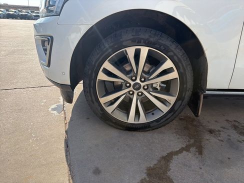 Used 2021 Ford Expedition Max Limited image 9