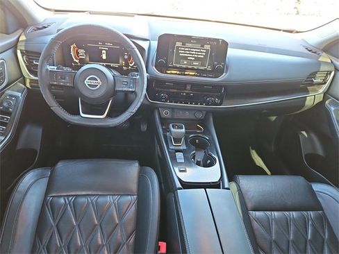 Used 2021 Nissan Rogue Platinum image 9