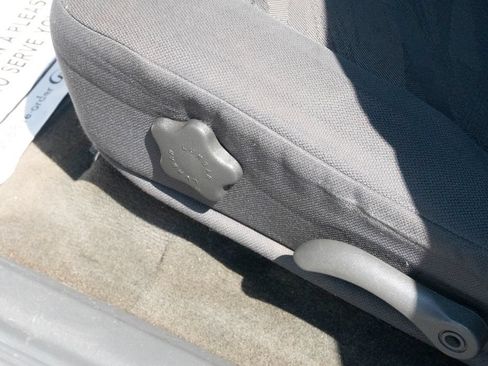 Used 2005 Chevrolet Colorado LS RWD image 14