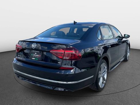 Used 2018 Volkswagen Passat 2.0T R-Line FWD image 4