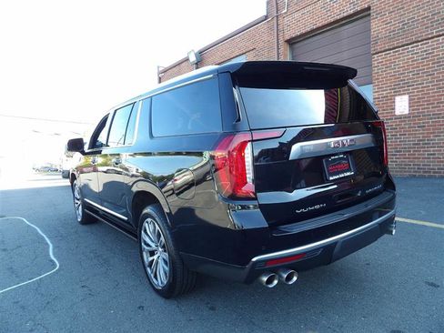 Used 2021 GMC Yukon XL Denali w/ Denali Premium Package image 3