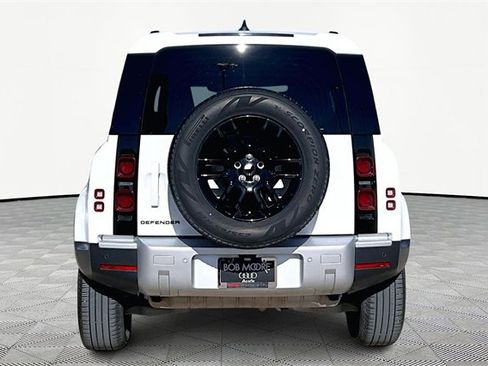 Used 2025 Land Rover Defender 110 S image 4