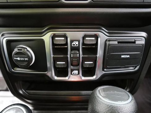 Used 2023 Jeep Gladiator Overland AWD/4WD image 26