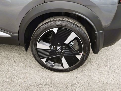 New 2026 Nissan Kicks SR w/ Cold Weather Package FWD image 9