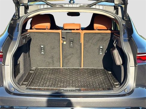 Used 2023 Jaguar F-PACE R-Dynamic S image 12