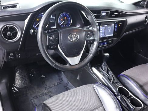 Used 2017 Toyota Corolla SE w/ SE Premium Package FWD image 9