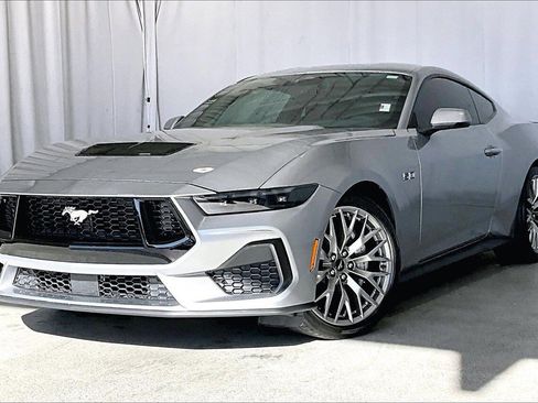 Used 2025 Ford Mustang GT Premium image 12