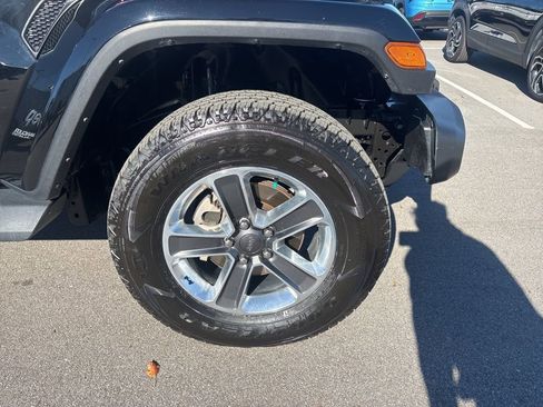 Used 2022 Jeep Wrangler Unlimited Sahara AWD/4WD image 11