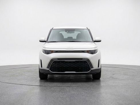 Used 2025 Kia Soul LX w/ LX Technology Package image 2