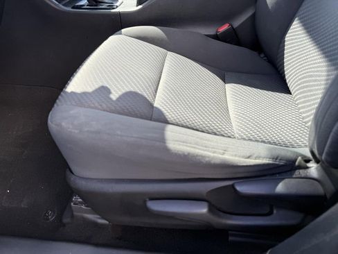 Used 2019 Toyota Highlander LE image 12