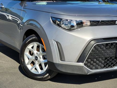 Used 2025 Kia Soul LX w/ LX Technology Package FWD image 11