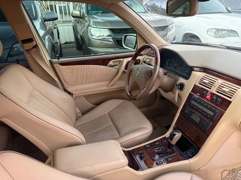 Used 2001 Mercedes-Benz E 320 Sedan image 14