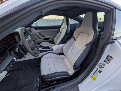 Certified 2025 Porsche 911 Carrera image 5