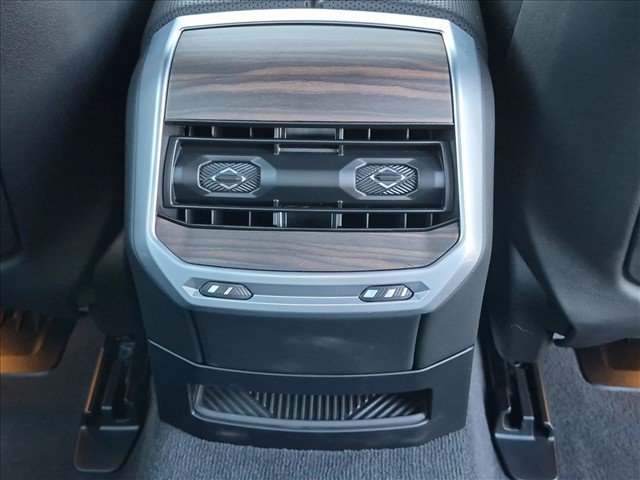 Certified 2025 BMW i7 xDrive60 AWD/4WD image 18