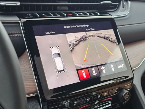 New 2025 Jeep Grand Cherokee Summit image 21