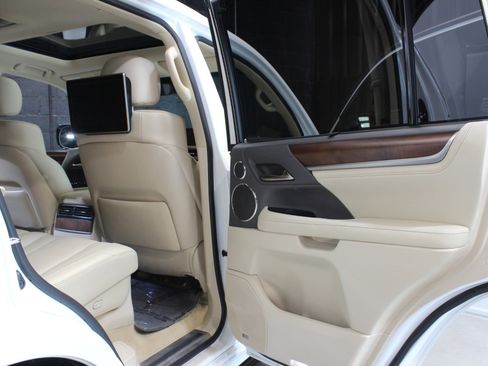 Used 2019 Lexus LX 570 4WD image 40