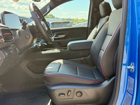 New 2025 Chevrolet Silverado EV RST image 19