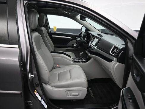 Used 2018 Toyota Highlander XLE w/ Protection Package #3 AWD/4WD image 55