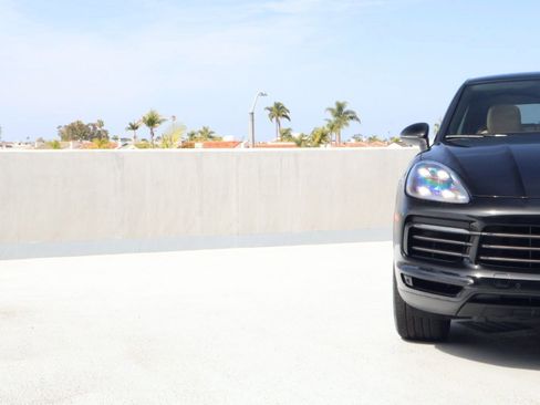 Certified 2023 Porsche Cayenne Platinum Edition AWD/4WD image 12