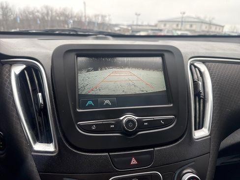 Used 2018 Chevrolet Malibu LT image 28