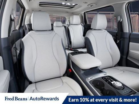 New 2025 Kia Carnival SX Prestige image 16