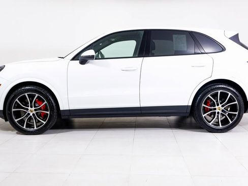 Certified 2024 Porsche Cayenne S image 2