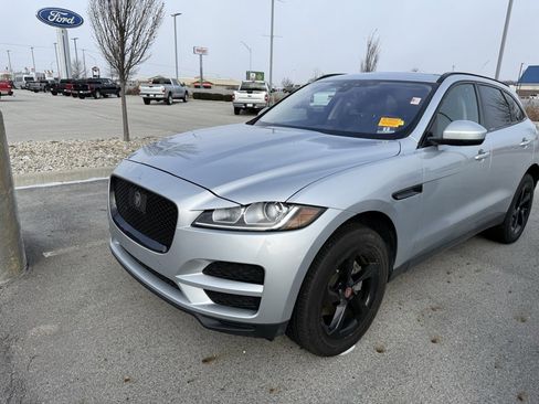 Used 2019 Jaguar F-PACE Premium image 3